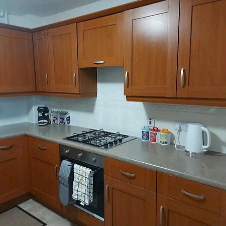 2 Bedroom Apartment Exhall Esterno foto