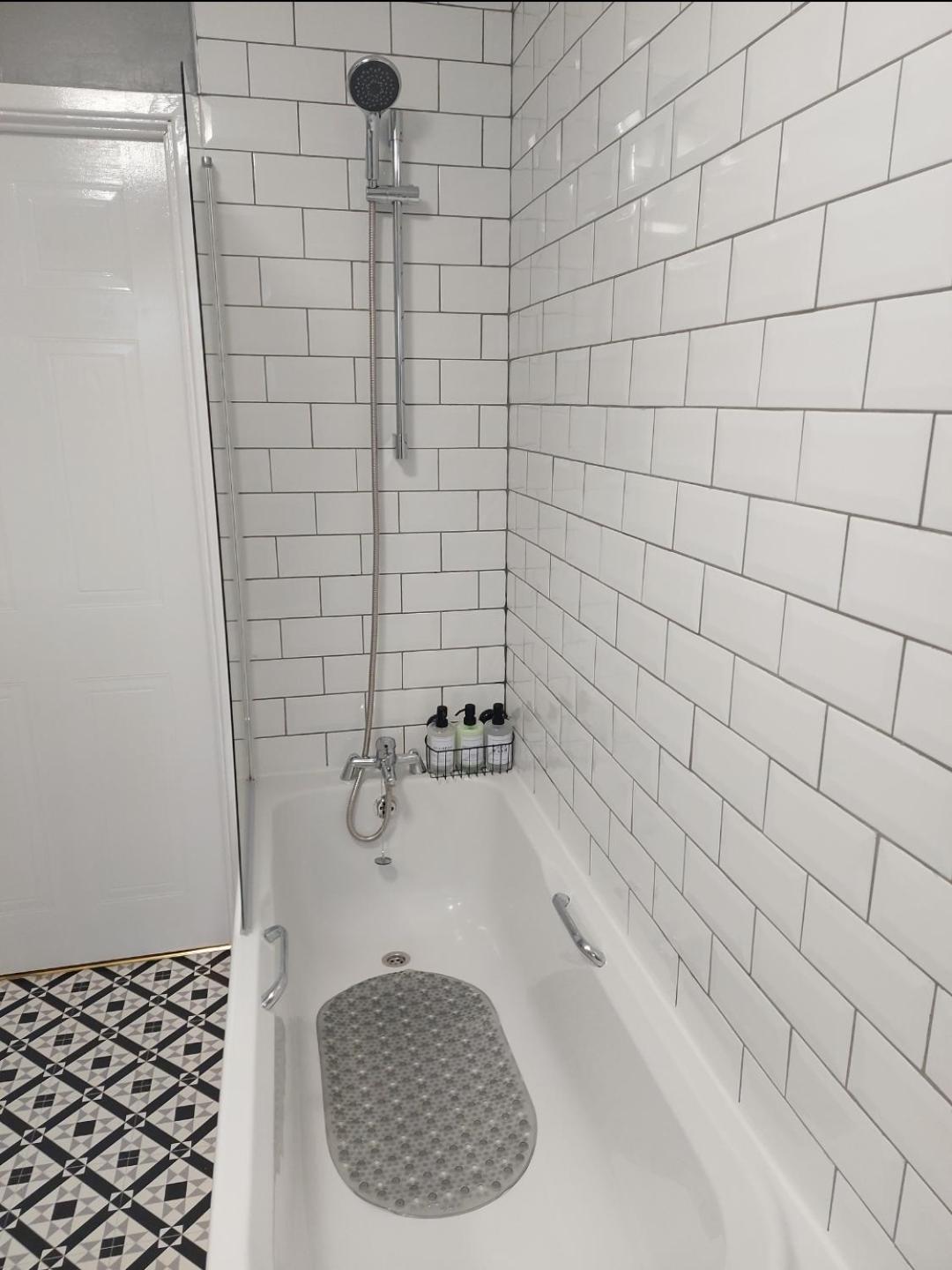 2 Bedroom Apartment Exhall Esterno foto