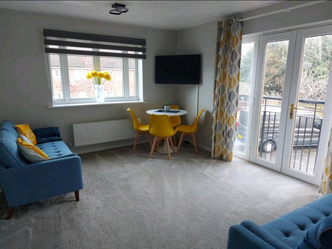 2 Bedroom Apartment Exhall Esterno foto