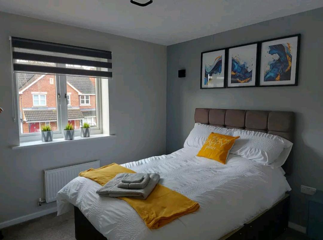 2 Bedroom Apartment Exhall Esterno foto